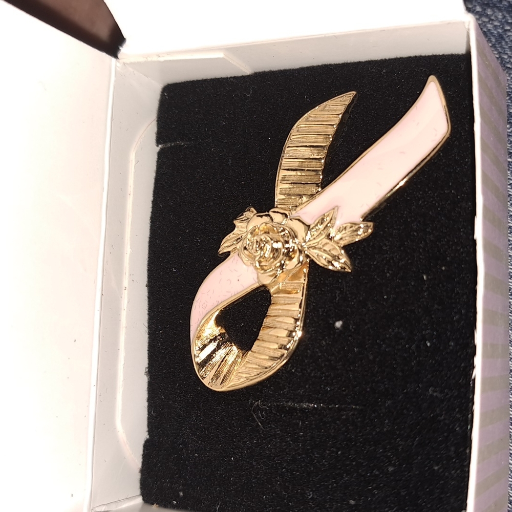 1991 Avon Breast Cancer Awareness Pin